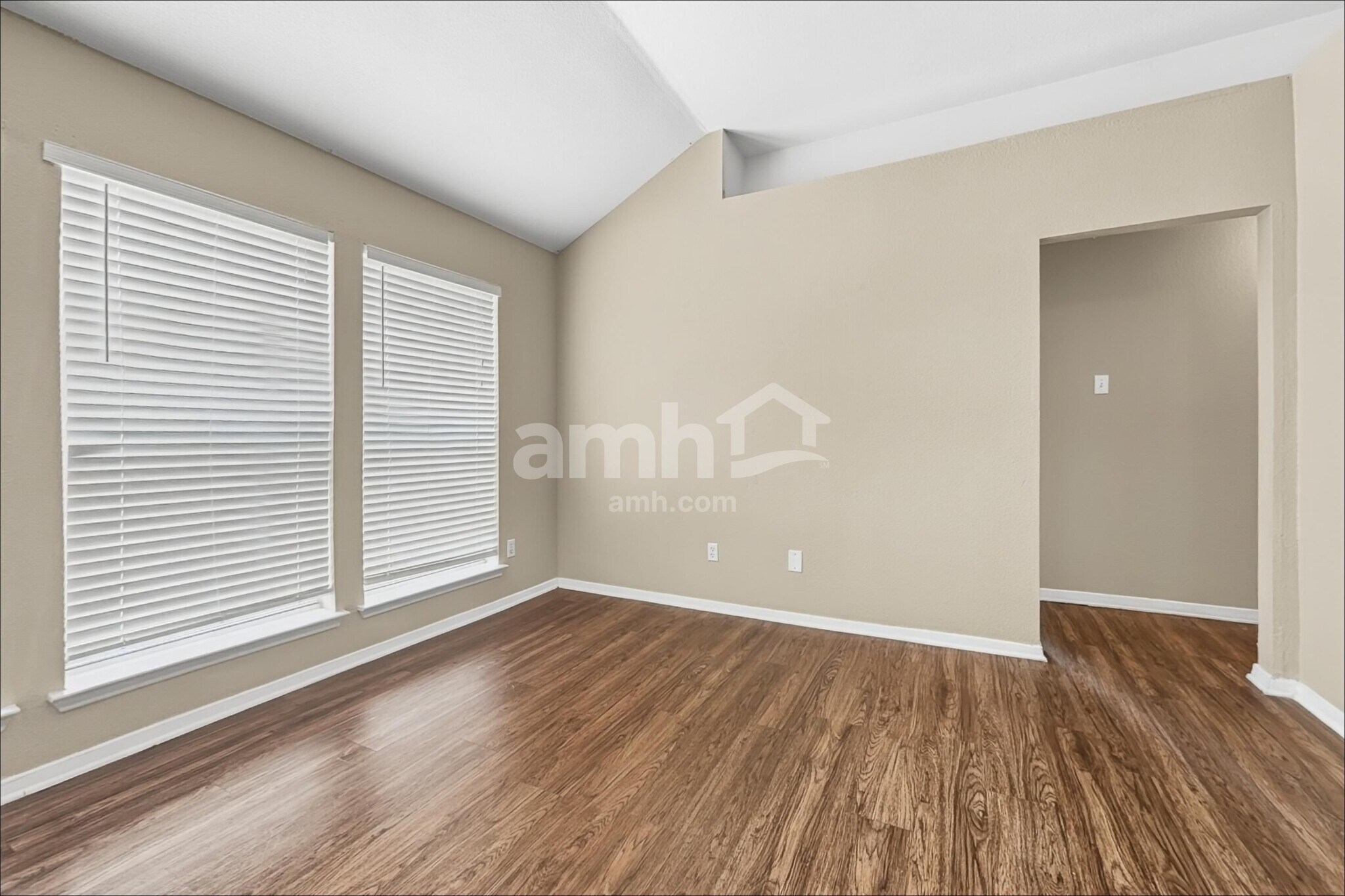 Building Photo - 1325 Misty Dr