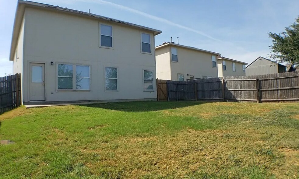 Building Photo - 6713 Panda Royle Dr