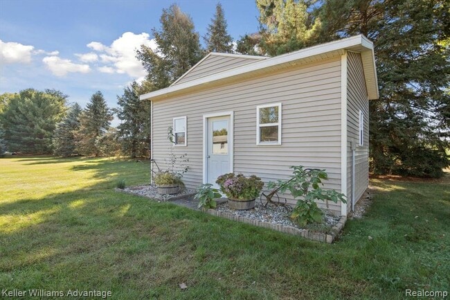 Building Photo - 245 Lynbrook Dr