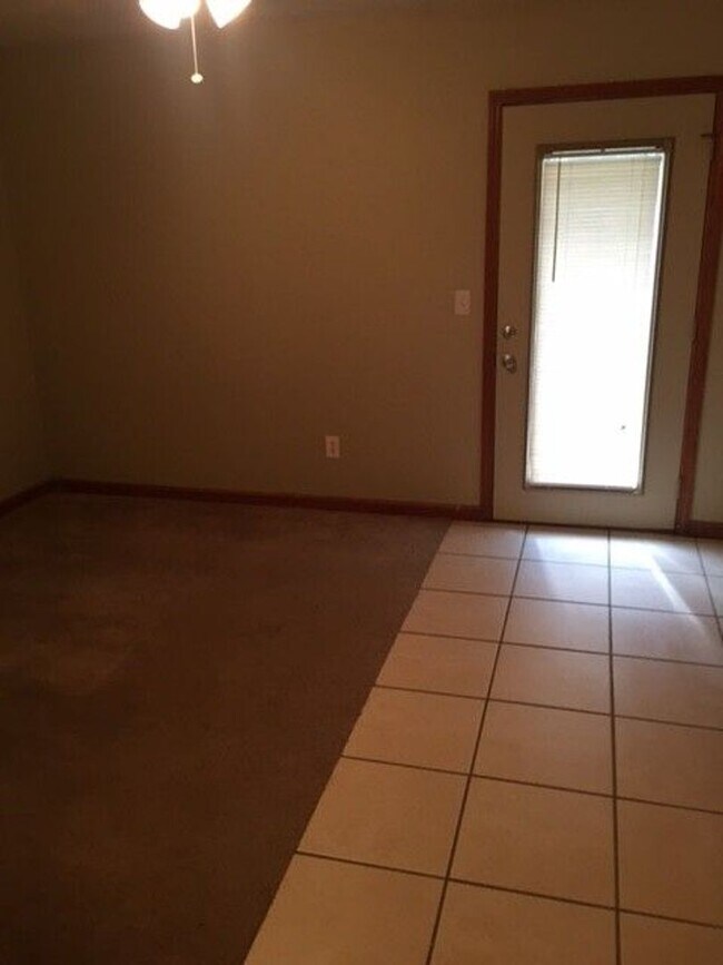 Building Photo - Perfect 1 Bedroom 1 Bathroom!