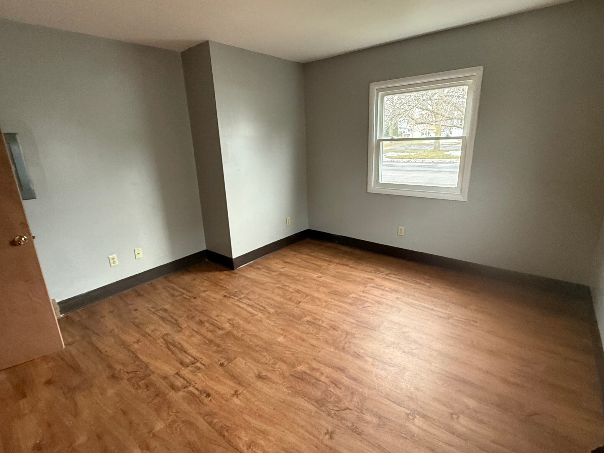 Building Photo - 103 E Seneca St