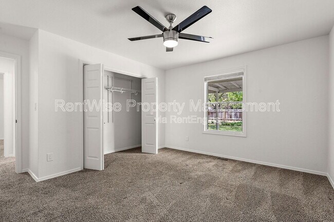 Building Photo - 314 W Linden St