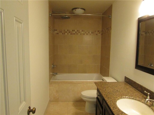 Building Photo - 412 Hickory Walk