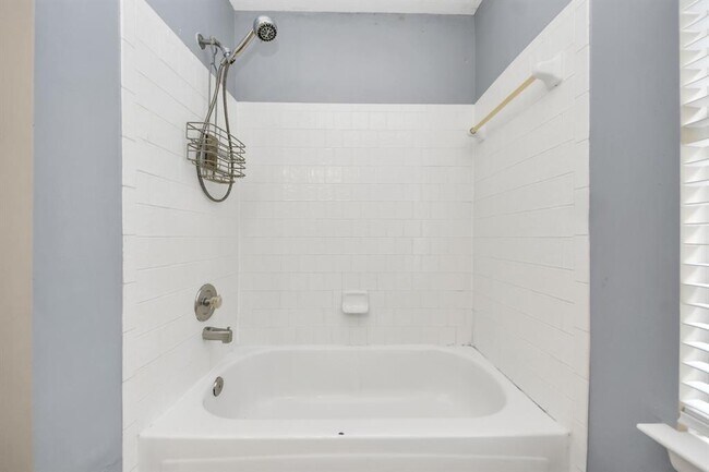 Building Photo - 4907 Echo Falls Dr