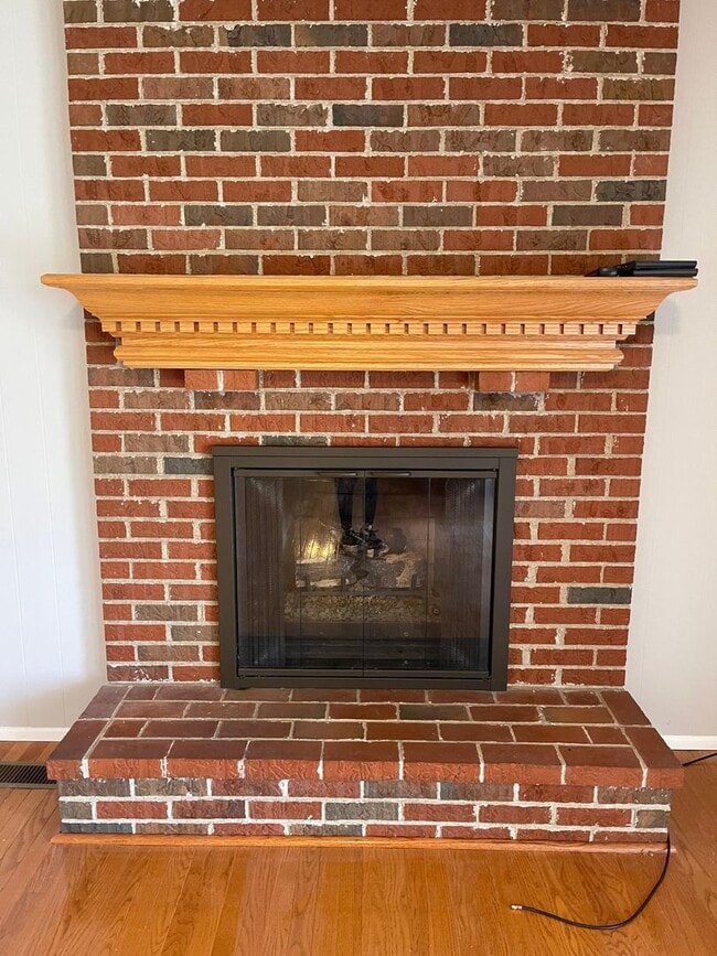 Building Photo - Charming 3 Bed/2 Bath Brick Ranch Home in ...