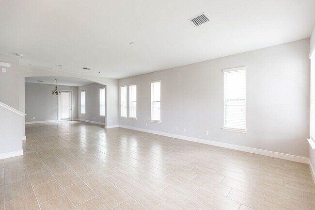 Building Photo - AVAILABLE ON 06/01 - 3 bedroom and 2.5 bat...