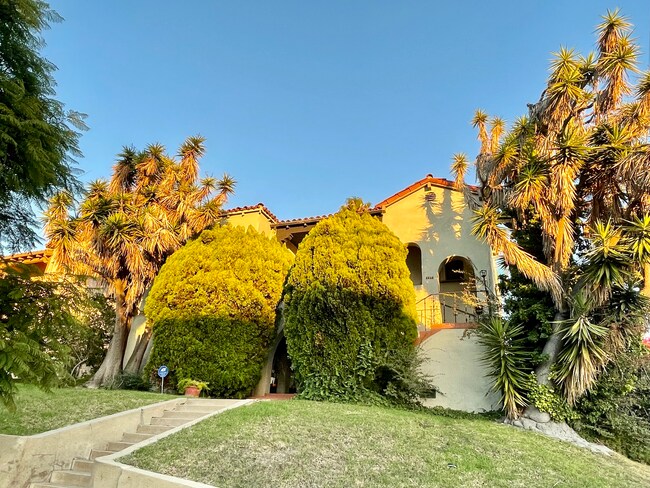 Building Photo - 1362 S Stanley Ave