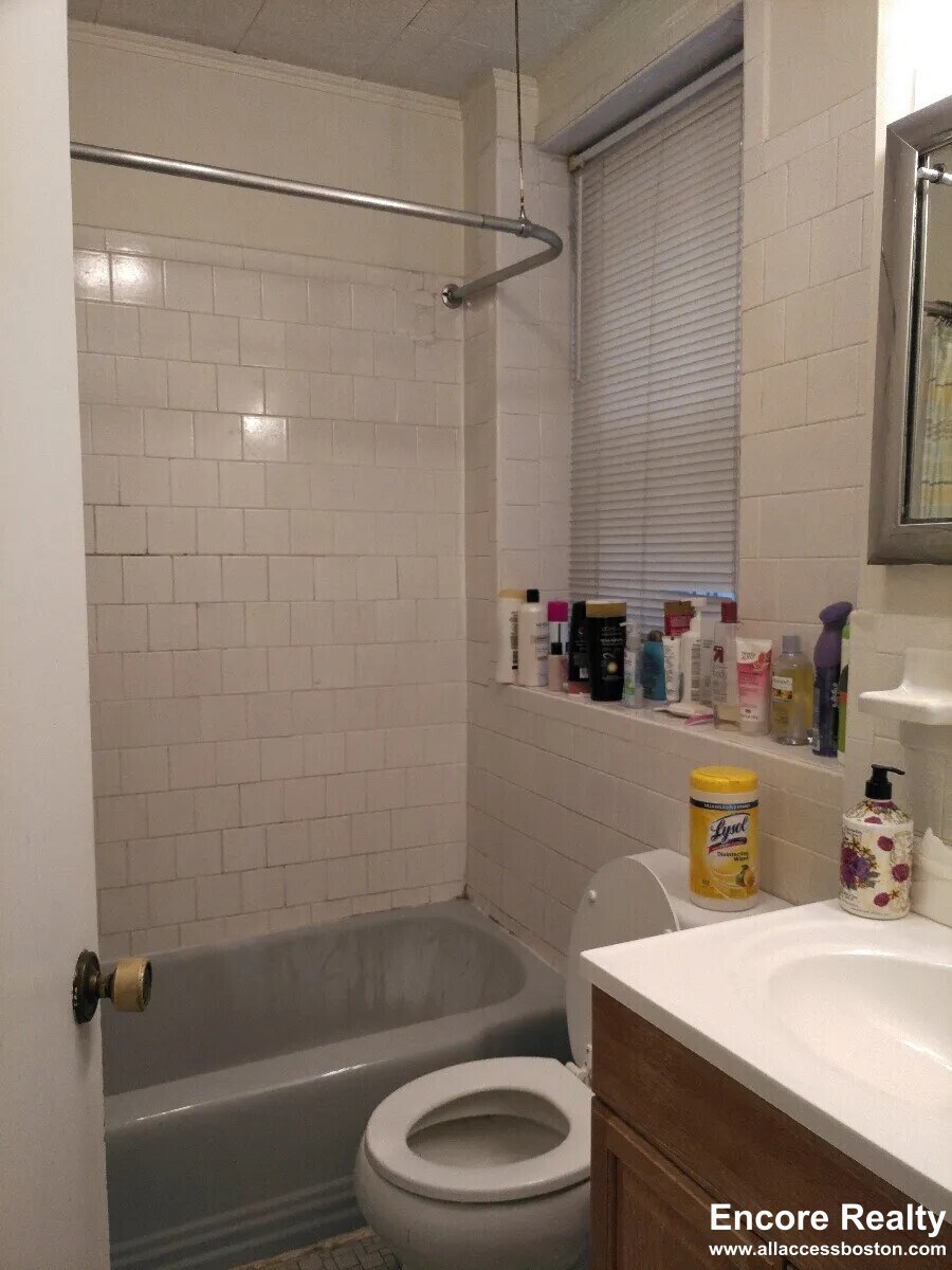 Building Photo - 47 Gordon St