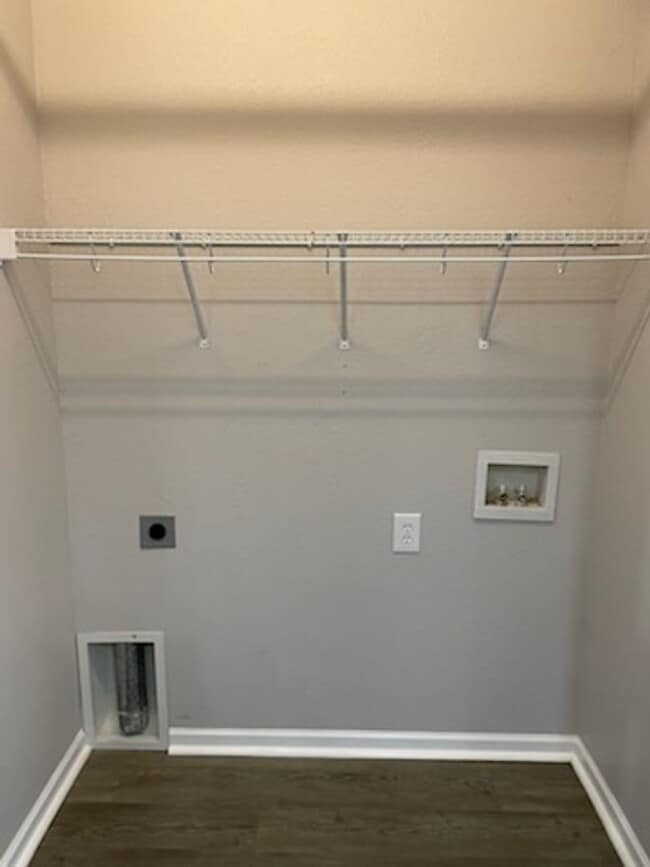 Building Photo - Emmyllie Ct- 130/132