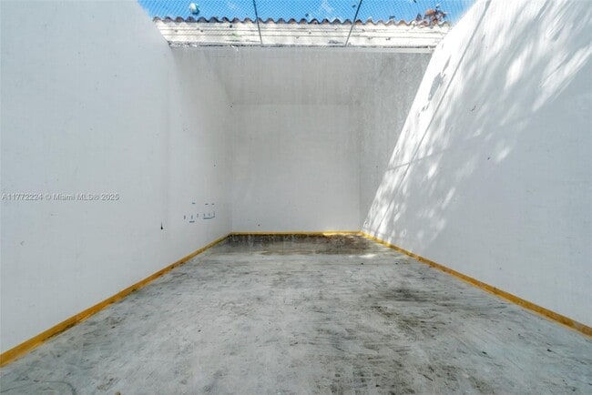 Building Photo - 1255 SW 46th Ave