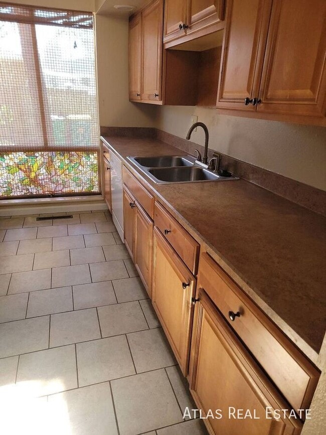 Building Photo - 408 Columbia Rd