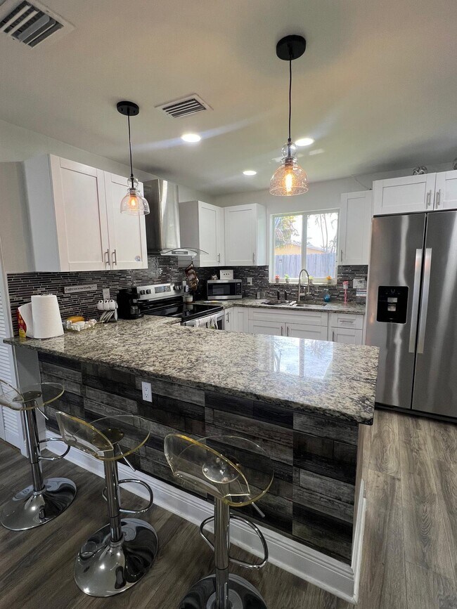 Building Photo - 2019 W Carol Cir