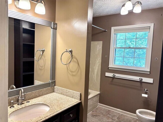 Building Photo - 2408 Crooked Tree Ct NE