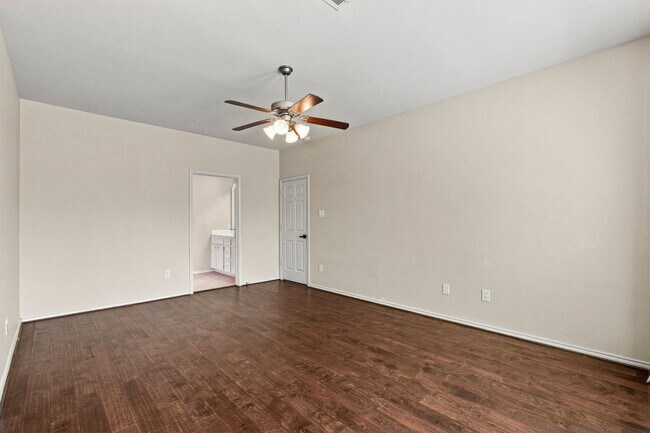 Building Photo - 5526 Walnut Glen Ln
