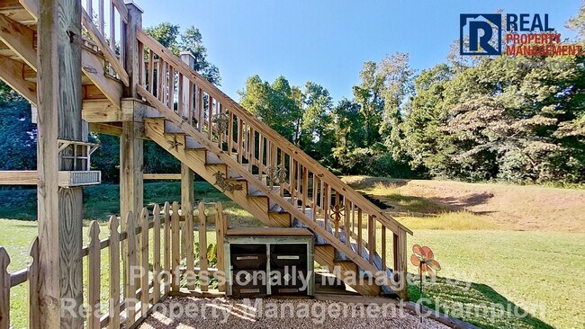 Building Photo - Ground Level Condo with Community Pool