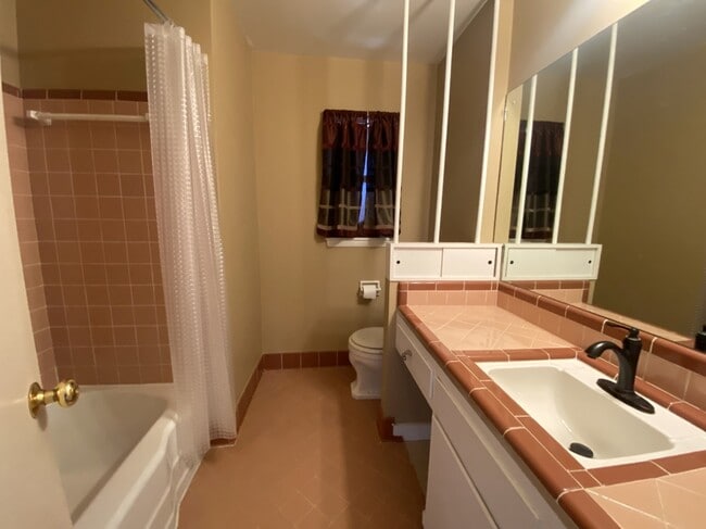 Building Photo - 5363 E 28th St