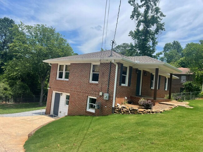 Building Photo - 165 Conrad Dr