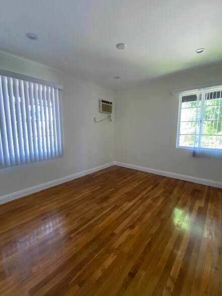Building Photo - 1812 Grevelia St