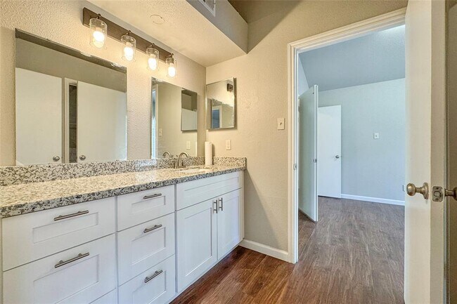 Building Photo - 2121 El Paseo St
