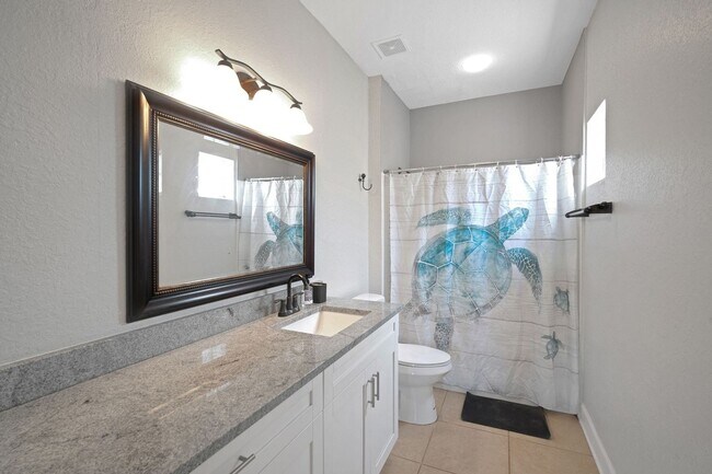 Building Photo - 2 Bedroom Condo in Tampa