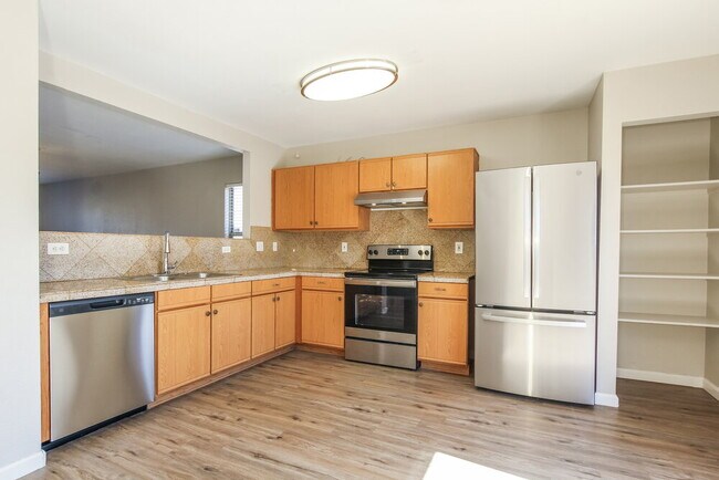 Building Photo - 11509 W Bloomfield Rd