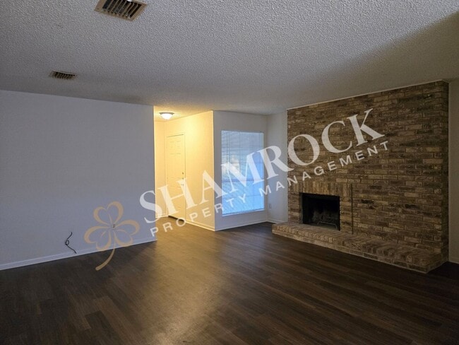 Building Photo - 3/2 Duplex in Waco ISD!