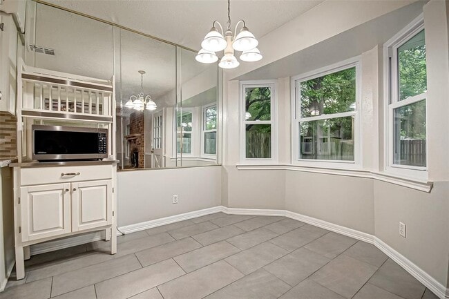 Building Photo - 9623 Philmont Dr