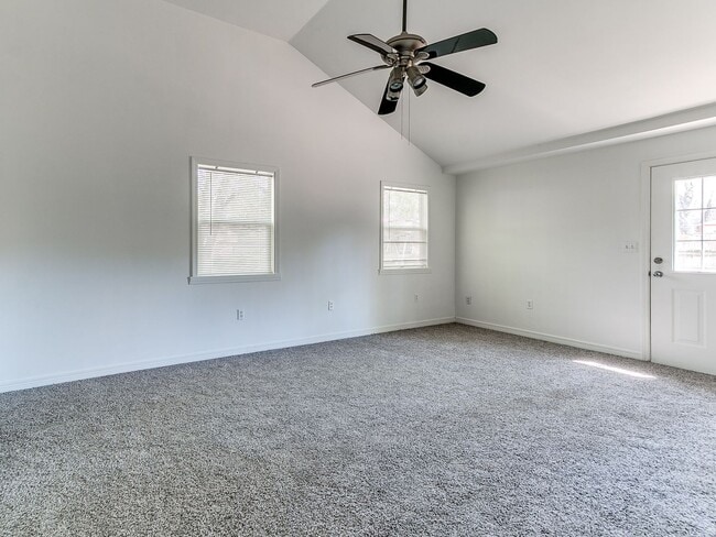 Building Photo - Beautiful 4 bedroom in South Tulsa and Union School District