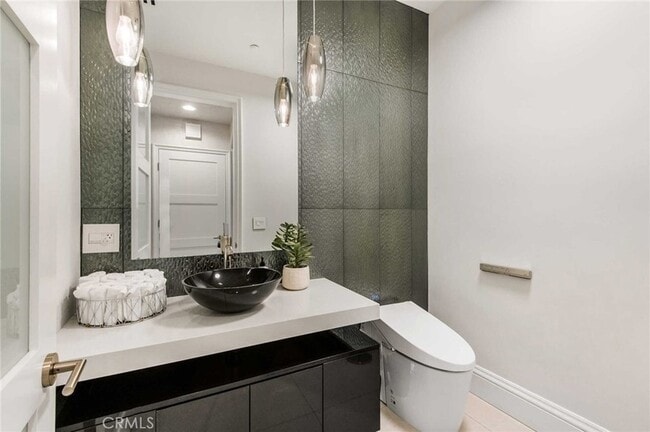 Building Photo - 1756 Clear View Dr