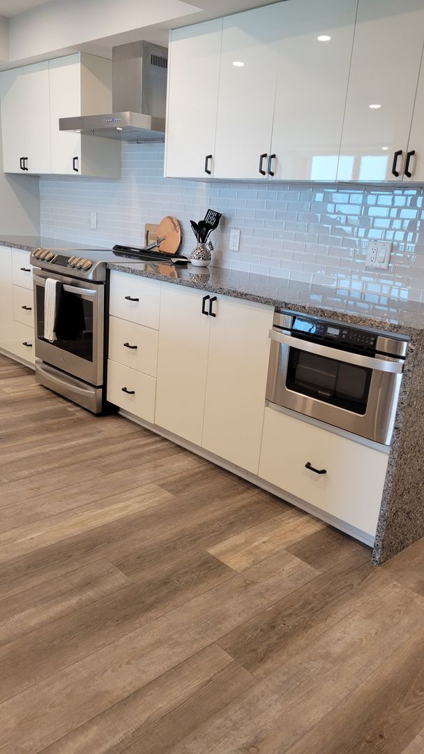 Building Photo - Annual turnkey furnished renovated 2/2 con...
