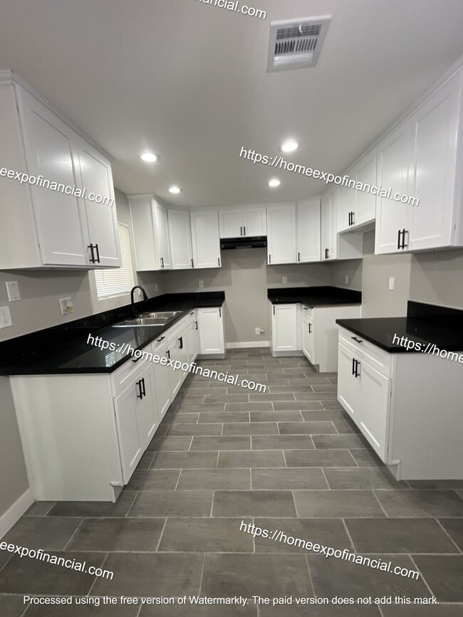 Building Photo - Nice Home For Rent