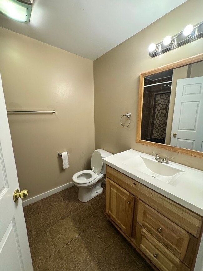 Building Photo - 6 Bedroom / 2 Bathroom House - NEXT TO SEMO's CAMPUS, LARGE YARD, INTERNET INCLUDED