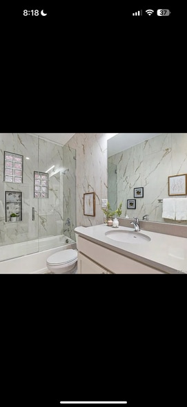 Bath 1 - 406 S Pearl St