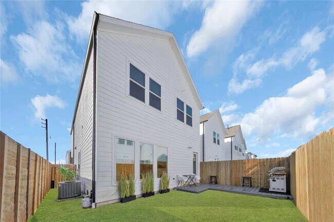 Building Photo - 4016 St Peter Ln