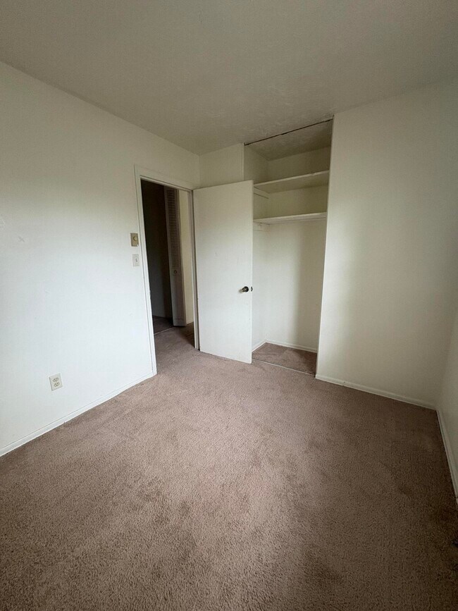 Building Photo - 1280 Ascot Park