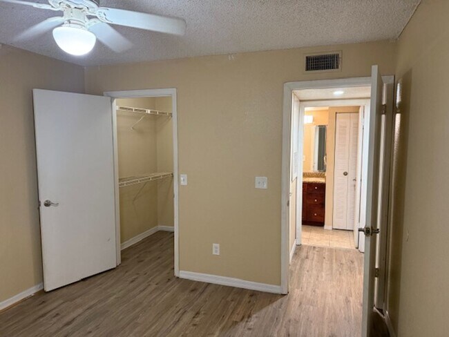 Building Photo - Large one bedroom condominium
