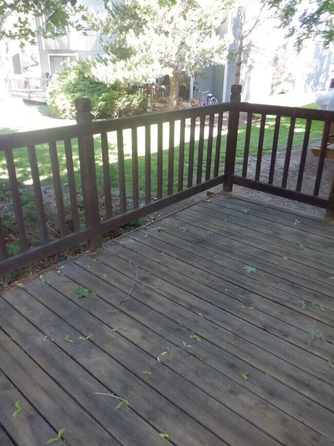 Building Photo - NE Bend 2bed/1.5bath Townhome near St Charles