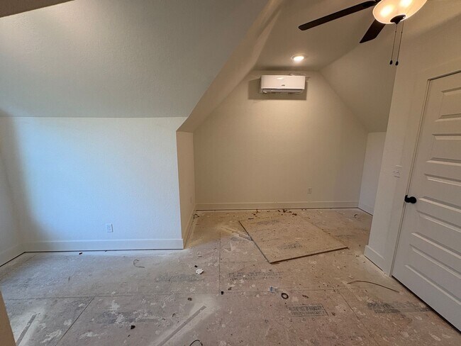 Building Photo - MTR2a-4
