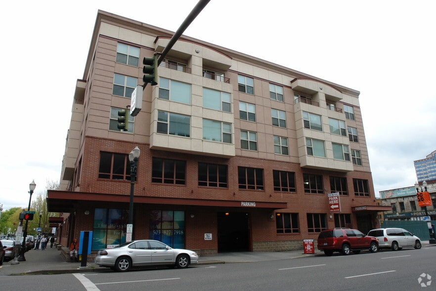 Building Photo - WestShore Apartments
