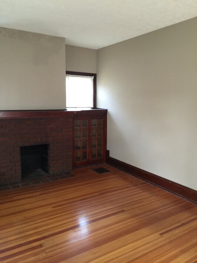 Building Photo - 1015 Millville Ave