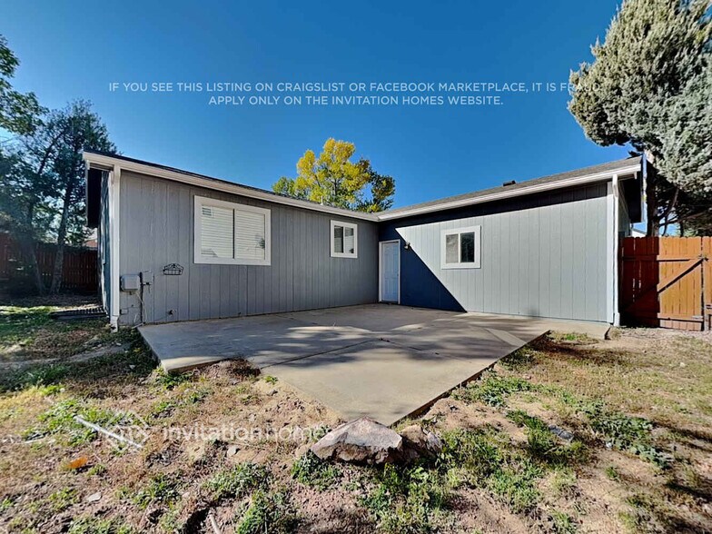 Building Photo - 2865 Leoti Dr