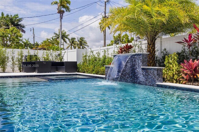 Building Photo - 1104 N 13th Terrace