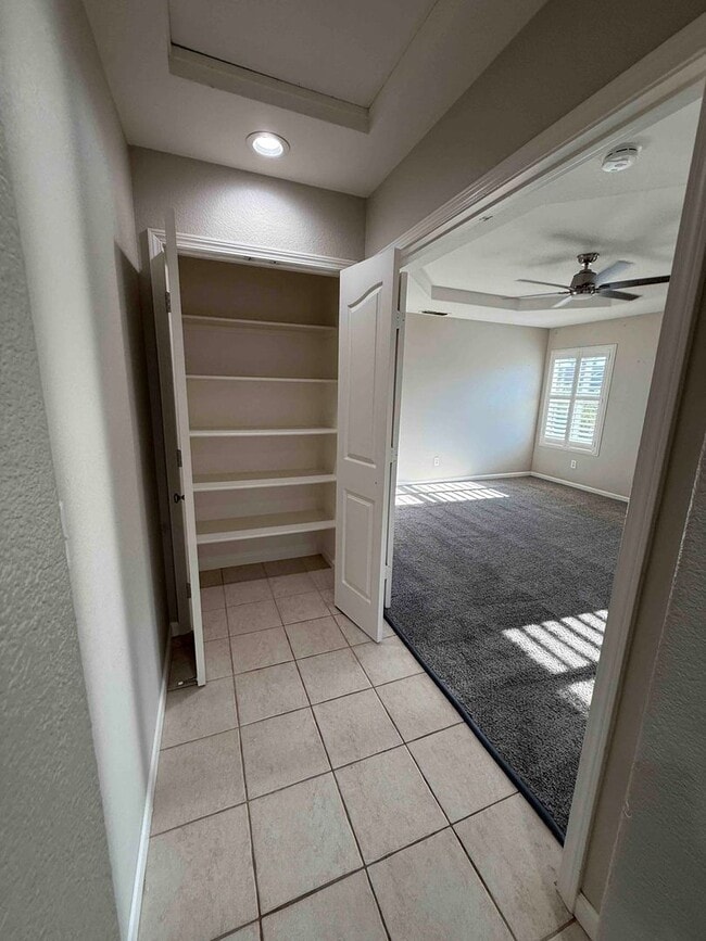 Building Photo - Great 4 Bedroom with Pool