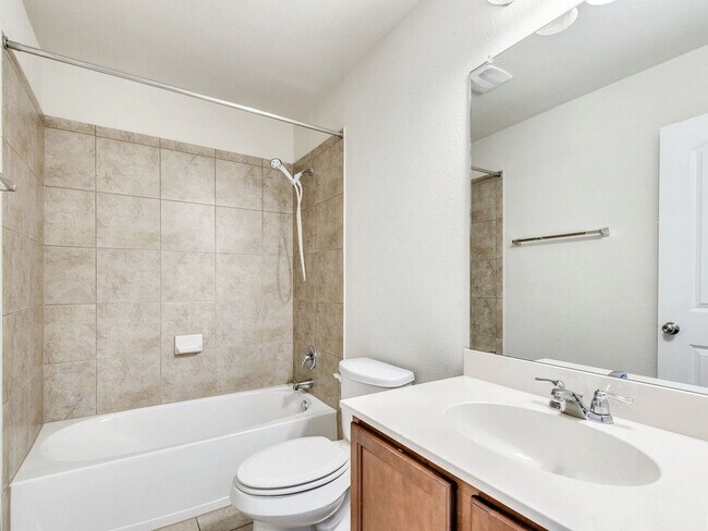 Building Photo - Beautiful 3/BR 2.5/BA Rental with Spacious...