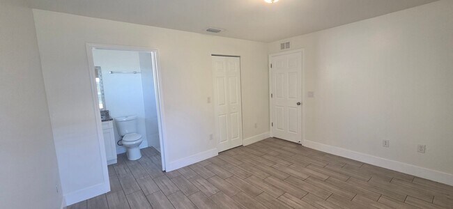 Building Photo - Duplex for rent