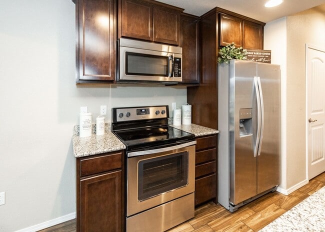 Building Photo - Newer Townhome Near Briargate