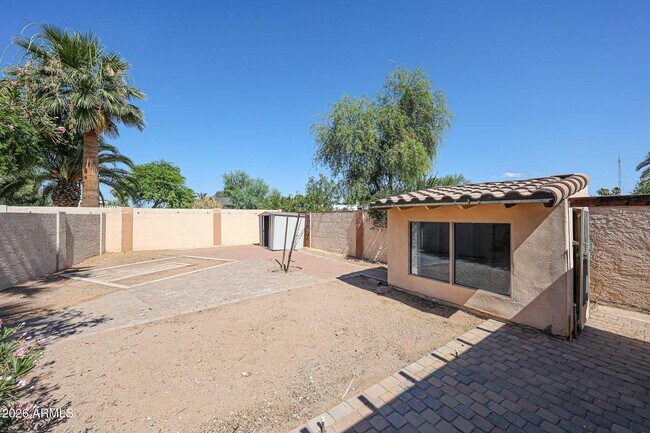 Building Photo - 6228 E Pershing Ave