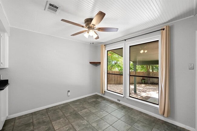 Building Photo - 3303 Sanderling Trail