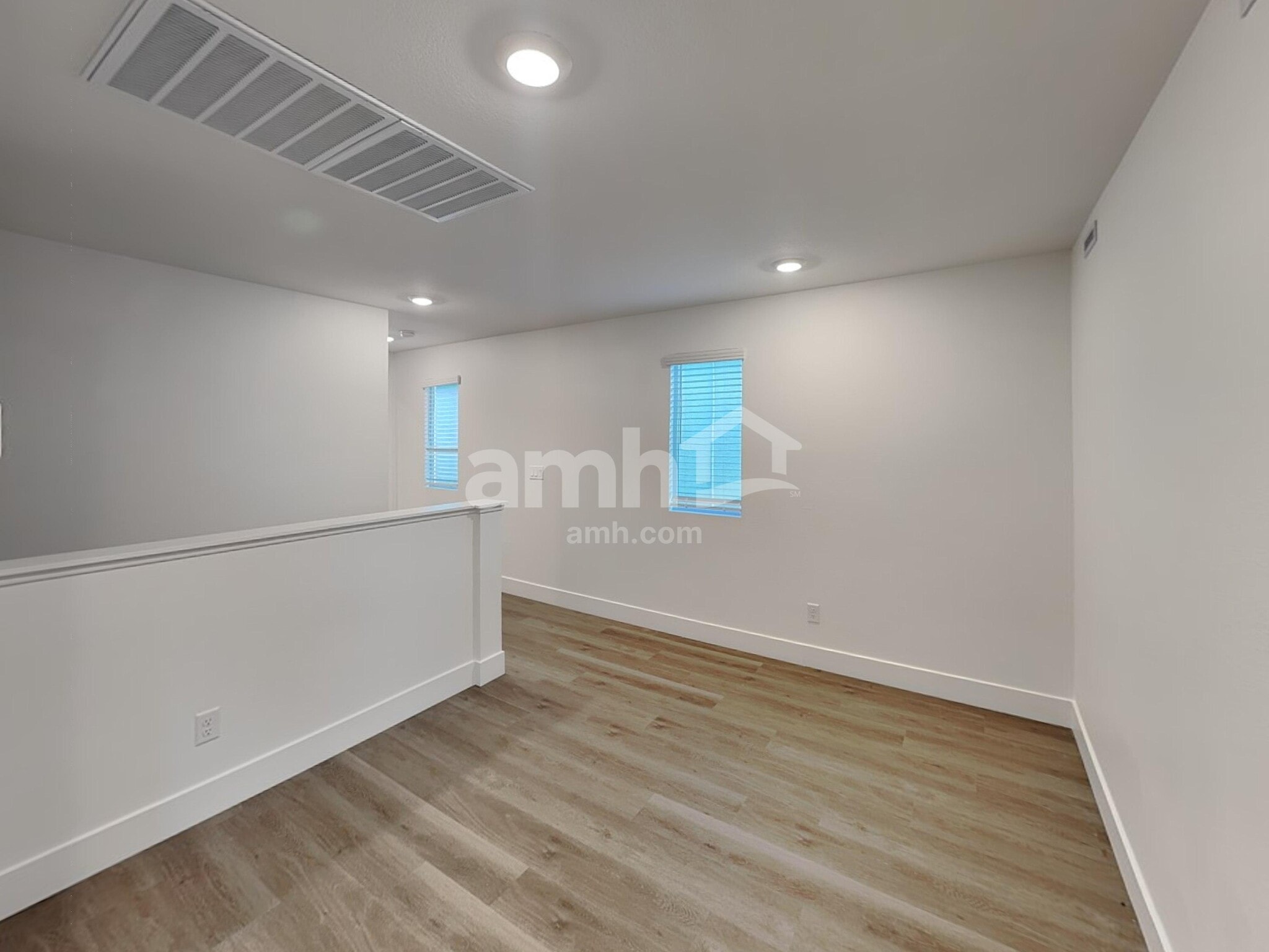Building Photo - 5871 Vaes Dothrak St