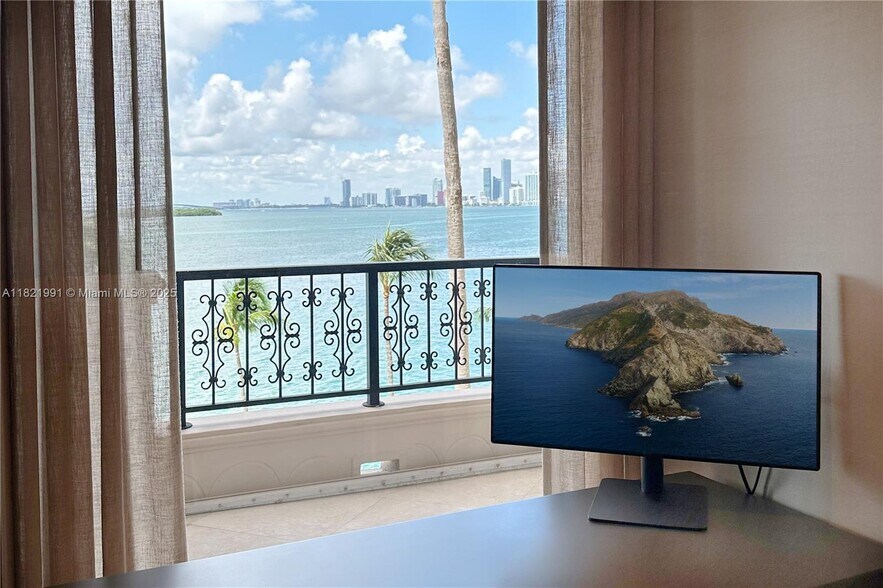 Building Photo - 5242 Fisher Island Dr